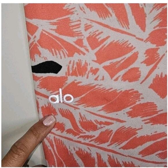 Alo Yoga Palm Springs Guava High-Waisted Leggings Size Small - Picture 4 of 9